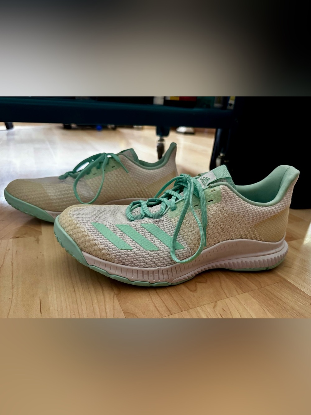 Adidas Bounce Women's Lightweight Mint and Cream Running Sneaker size 9 Not Worn
